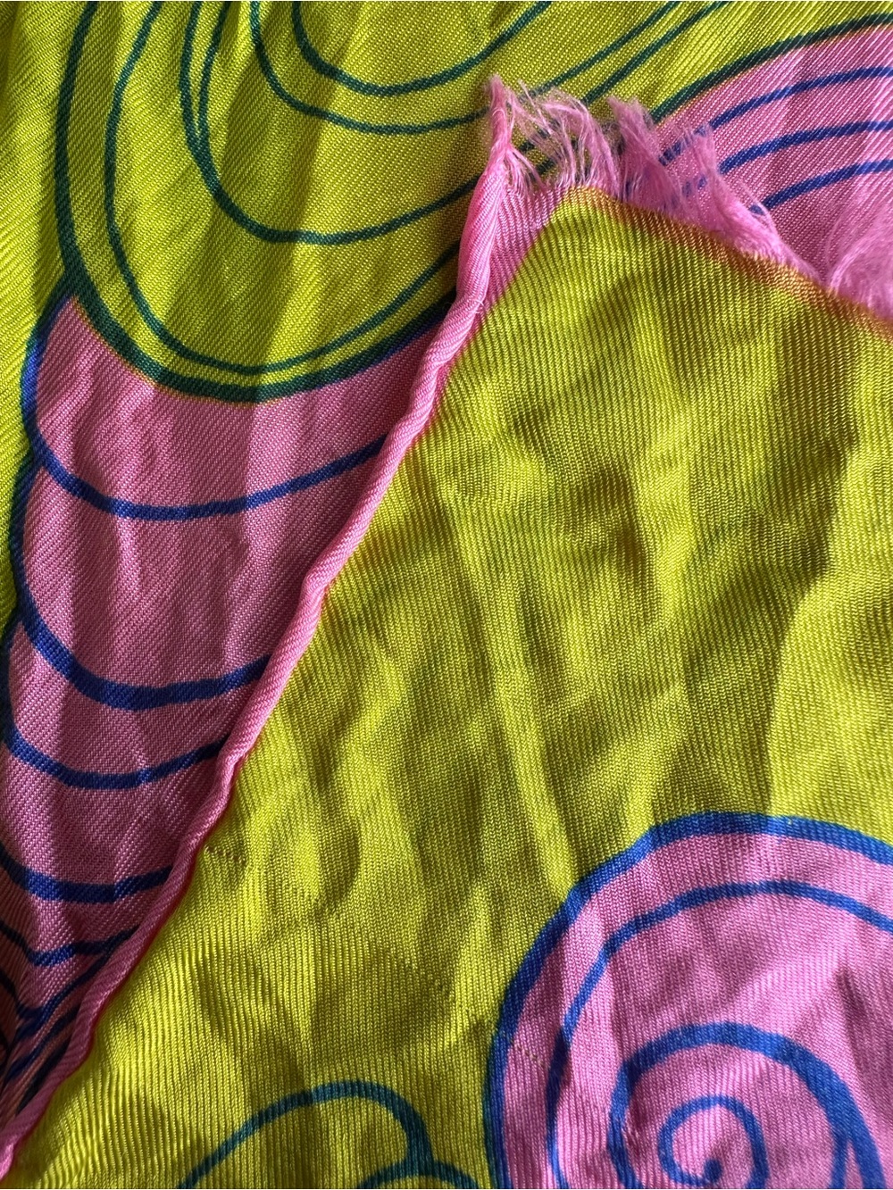 Sant Angelo Psychedelic Face Scarf Neon Pink Green Mod Retro Fringe Wrap - Picture 7 of 7